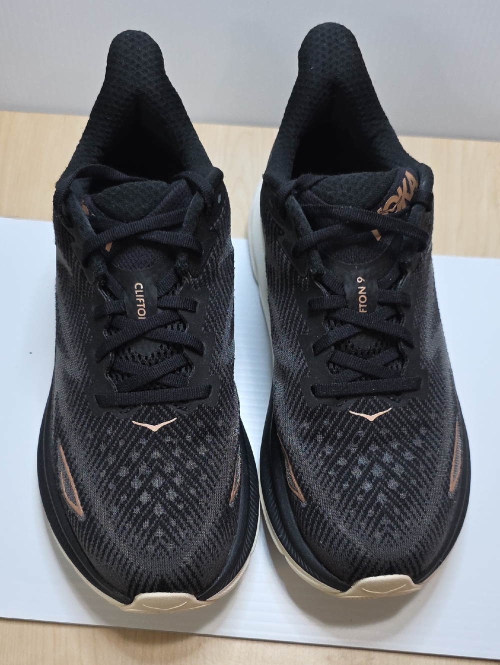 Hoka Clifton 9 Womens Size 9.5B Running Shoes — Black with Rose Gold Accents